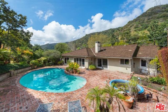 3480 MANDEVILLE CANYON Road, Los Angeles CA: https://media.crmls.org/mediaz/b8a0455a-0119-47a6-ac73-eb593cefbece.jpg