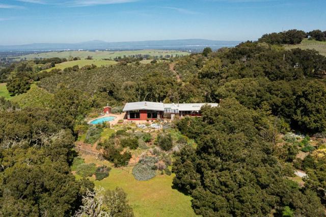 640 Los Trancos Road,  CA: https://media.crmls.org/mediaz/b8a06b03-c5bb-4d1c-bdee-343422687c98.jpg