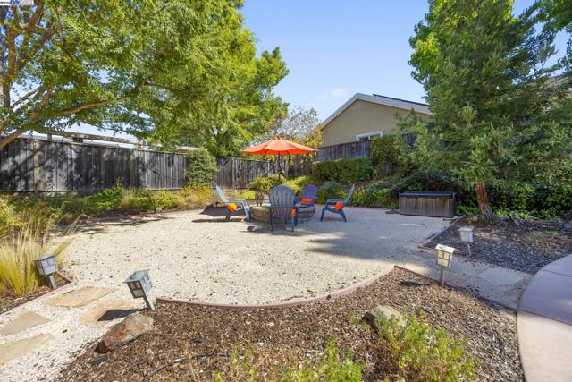 1037 Lexington Way, Livermore CA: https://media.crmls.org/mediaz/b8a0bd85-b332-4372-9144-c60cfa687328.jpg
