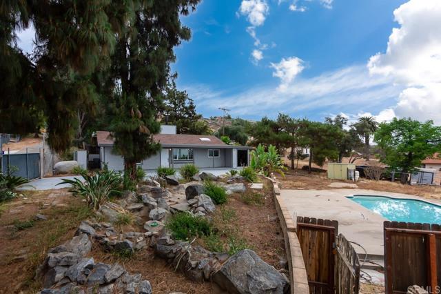 12049 Coping Place, Lakeside CA: https://media.crmls.org/mediaz/b8a118f6-70db-4e92-95e9-117e791cd337.jpg