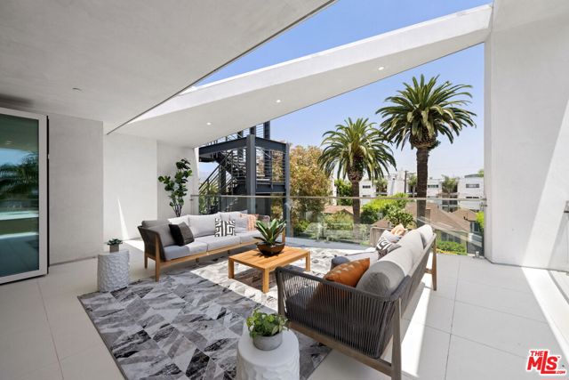 621 N Kings Road, West Hollywood CA: https://media.crmls.org/mediaz/b8a1cf36-4f88-4fd9-8dae-90ea896341ff.jpg