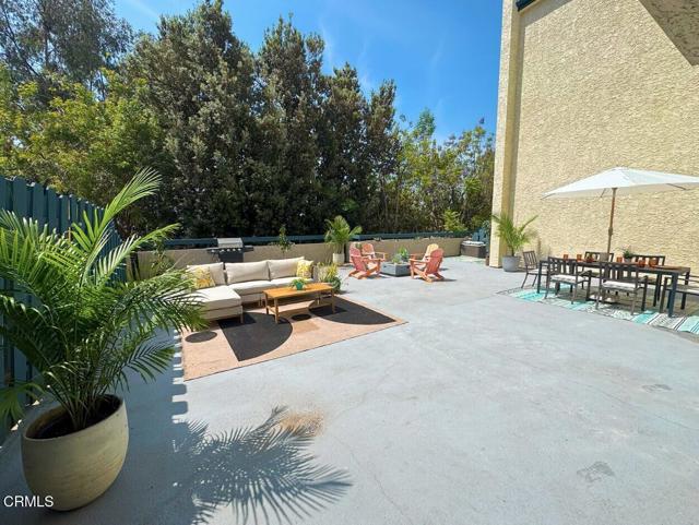 4041 Via Marisol, Los Angeles CA: https://media.crmls.org/mediaz/b8a25b90-97a7-476e-b311-b3c9e4cf064a.jpg
