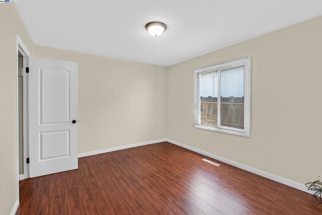 22013 Queen St, Castro Valley CA: https://media.crmls.org/mediaz/b8a290b8-9597-4008-b0ff-7c6a7d898789.jpg