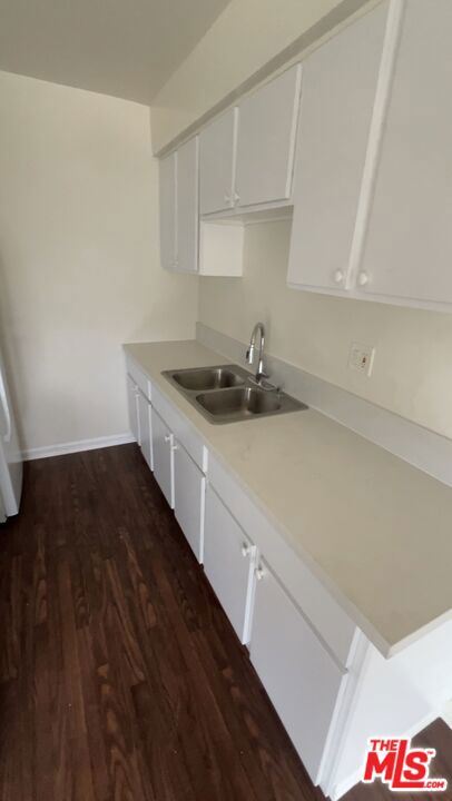 780 Earlham Street, Pasadena CA: https://media.crmls.org/mediaz/b8a2a527-a934-405c-a6c0-4de227f4a41c.jpg