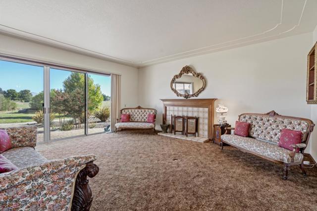 35 Rays Circle, Hollister CA: https://media.crmls.org/mediaz/b8a323e0-635d-4a7b-9151-466087991a59.jpg
