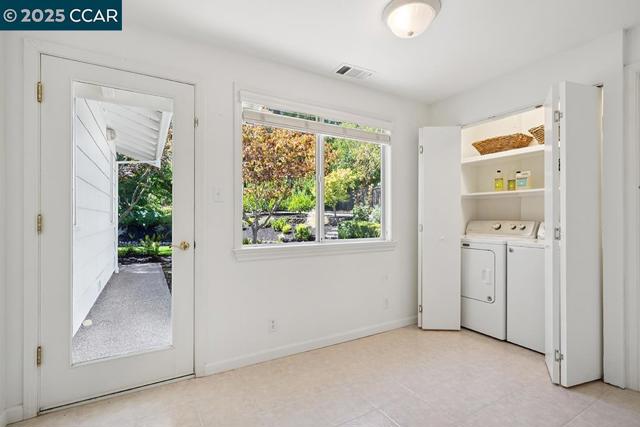 4 Harold Dr, Moraga CA: https://media.crmls.org/mediaz/b8a34df5-5d32-4d03-963f-1cb06c4e49b7.jpg