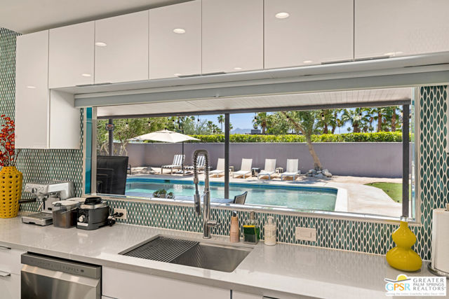 1405 E Tachevah Drive, Palm Springs CA: https://media.crmls.org/mediaz/b8a39940-d583-4245-b9b6-6b8b57b7a1dc.jpg
