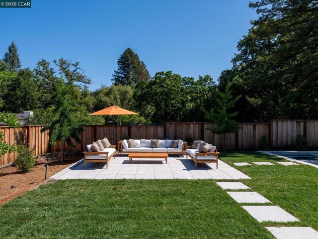3364 Las Huertas Rd, Lafayette CA: https://media.crmls.org/mediaz/b8a3a3a2-3d7c-473b-b7c8-961e647263fd.jpg