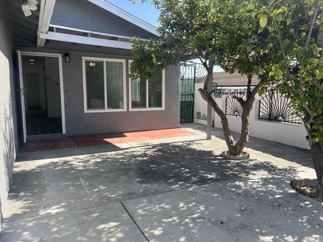 127 AVE DE LA MADRID, San Diego CA: https://media.crmls.org/mediaz/b8a3ab24-f62d-4f4f-b575-22cd2f6a19c1.jpg