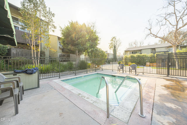 4925 Indian Wood Road, Culver City CA: https://media.crmls.org/mediaz/b8a4cb50-6d5b-4e24-991b-b6f24ef09e24.jpg