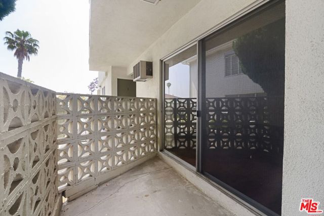 1481 Reeves Street, Los Angeles CA: https://media.crmls.org/mediaz/b8a52c51-5d86-40a1-9818-b097fcdf3307.jpg
