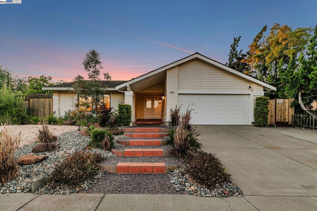 1301 Quema Dr