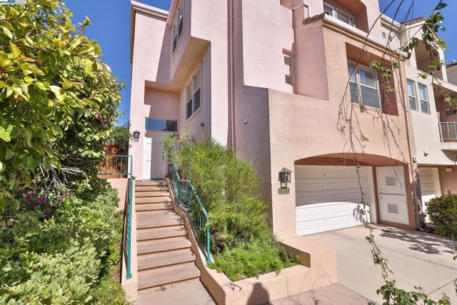 11030 Via Sorrento, Cupertino CA: https://media.crmls.org/mediaz/b8a5c9bb-ee03-4579-af15-fbe7b6bf69d5.jpg