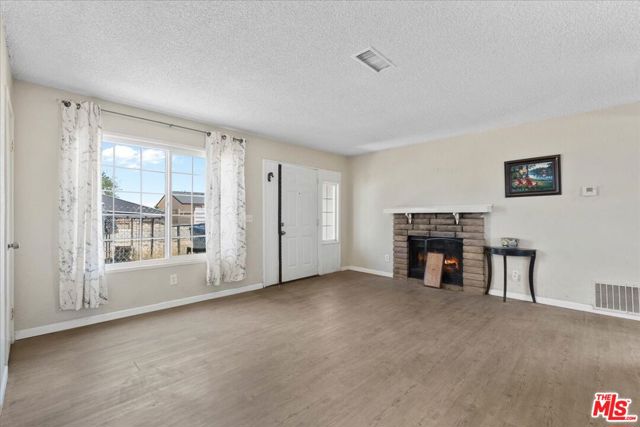 40611 178th Street, Lancaster CA: https://media.crmls.org/mediaz/b8a5ca8e-3755-4dcd-89b3-49b87eb12c2b.jpg