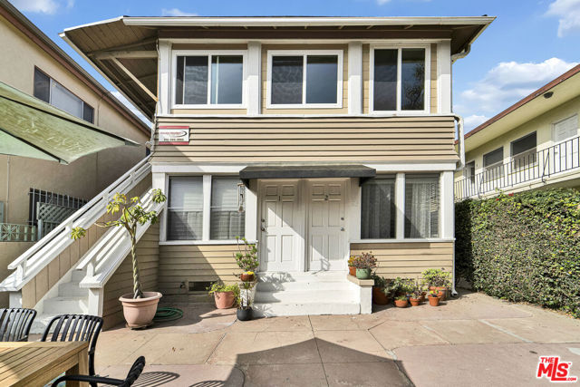 23 19th Avenue, Venice CA: https://media.crmls.org/mediaz/b8a5e6ae-05d0-4ecf-98cc-673e3643d70c.jpg