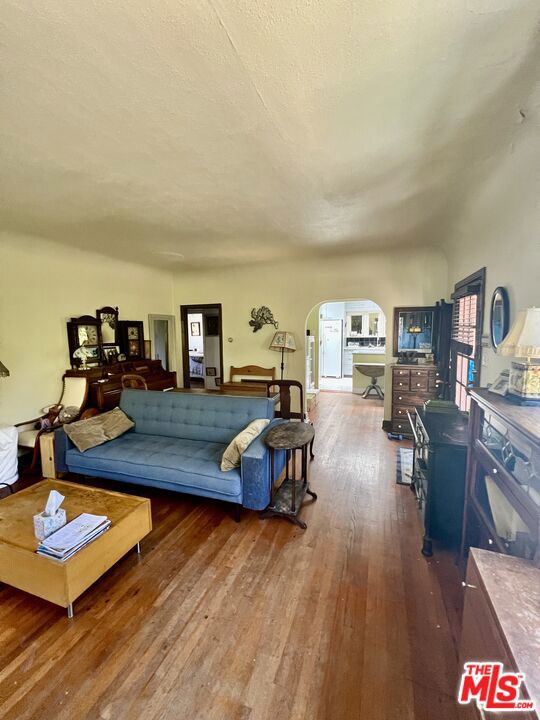 705 Superba Avenue photo 4