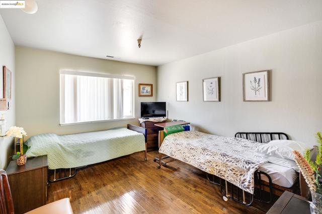 18905 Standish Ave, Hayward CA: https://media.crmls.org/mediaz/b8a6680d-cb06-467c-b12e-ab7d54b0691a.jpg