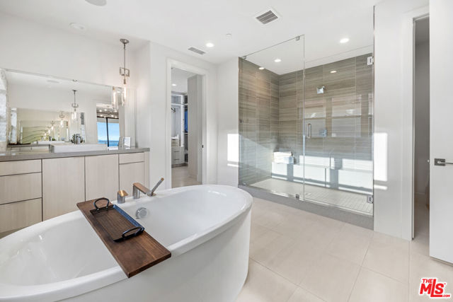 20378 W Marlow Lane, Porter Ranch CA: https://media.crmls.org/mediaz/b8a73438-586b-4c3b-8a4a-10c505232381.jpg