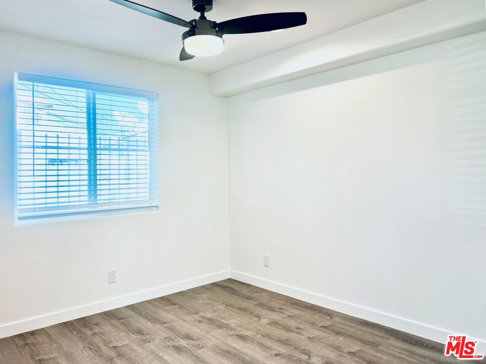 https://media.crmls.org/mediaz/b8a76410-4234-492f-a5c8-c08180a3b475.jpg?preset=X-Large
