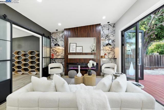 30456 Hoylake St, Hayward CA: https://media.crmls.org/mediaz/b8a775a5-4164-45eb-b88d-ae29e53e93a1.jpg
