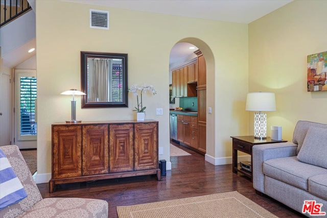 208 Villorrio Drive, Palm Springs CA: https://media.crmls.org/mediaz/b8a7bf6c-0445-4462-93a8-8e2270dad723.jpg