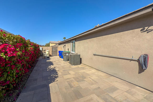 43784 Riunione Place, Indio CA: https://media.crmls.org/mediaz/b8a82d06-1bf4-467d-90a9-f0eeb6592509.jpg