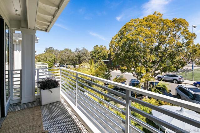 552 G Avenue, Coronado CA: https://media.crmls.org/mediaz/b8a8378b-95ca-4e52-b4e9-b00594b93234.jpg