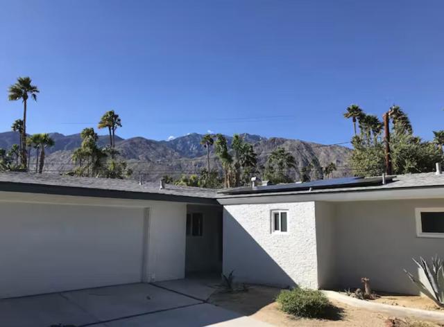 1375 S Calle Rolph, Palm Springs CA: https://media.crmls.org/mediaz/b8a846ea-49aa-47e3-a4fe-60043e5627a0.jpg