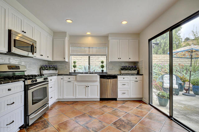 Detail Gallery Image 13 of 26 For 1502 Briarglen Ave, Westlake Village,  CA 91361 - 3 Beds | 2 Baths