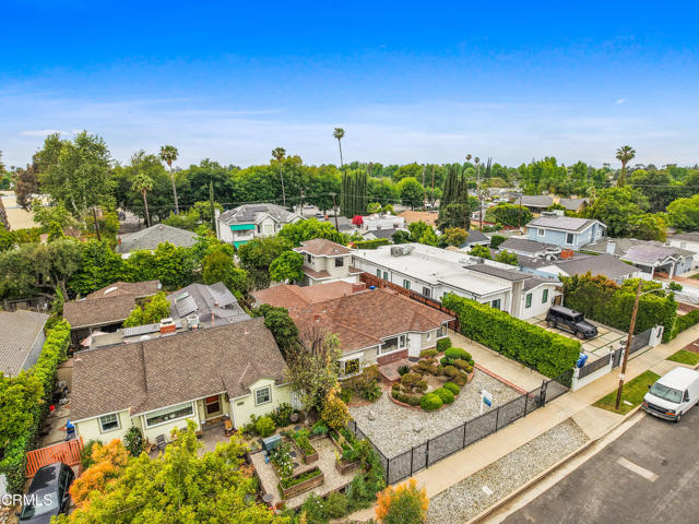 5131 Greenbush Avenue, Sherman Oaks CA: https://media.crmls.org/mediaz/b8a9ad76-e298-4c77-80c9-82d666c9a2ca.jpg