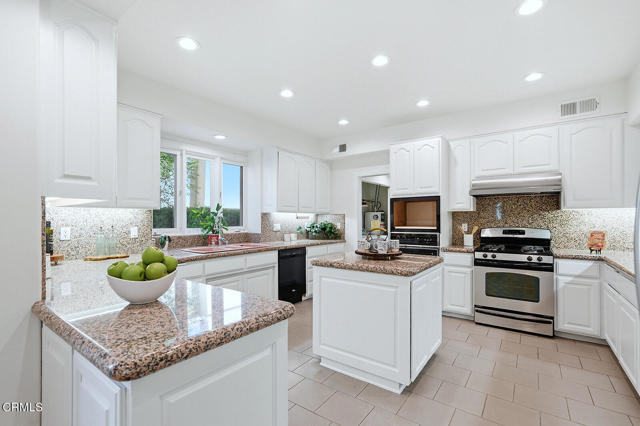 Detail Gallery Image 17 of 54 For 1807 Windsor Rd, San Marino,  CA 91108 - 4 Beds | 3 Baths