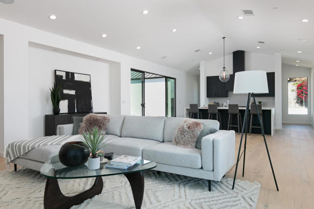 953 Colina Vista, Ventura CA: https://media.crmls.org/mediaz/b8a9e624-4374-43d3-94ba-756a7dfb4a7d.jpg