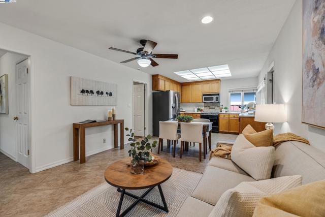 5135 Charlotte Way, Livermore CA: https://media.crmls.org/mediaz/b8aa2155-6405-4c1a-a4f9-ab89e2125495.jpg