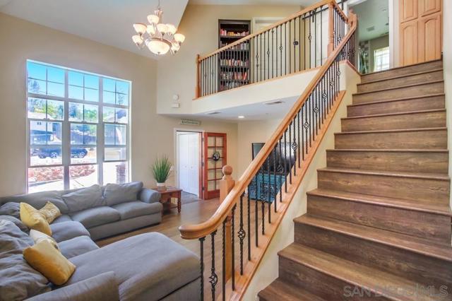 210 Frances Dr, El Cajon CA: https://media.crmls.org/mediaz/b8aaa1da-e755-489e-b490-6c252d403647.jpg