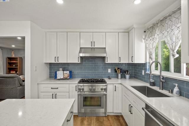 963 Getoun Dr, Concord CA: https://media.crmls.org/mediaz/b8ab4f84-45cc-4596-b70f-4d4ccbb3772d.jpg