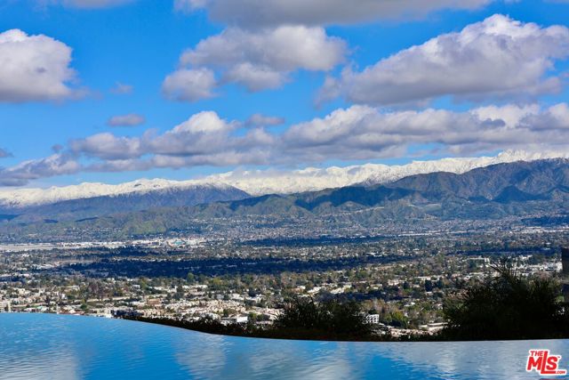 7833 Torreyson Drive, Los Angeles CA: https://media.crmls.org/mediaz/b8ab84a2-915a-47e0-a377-f86601befa42.jpg