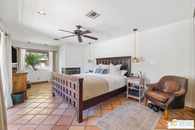 2336 N Girasol Avenue, Palm Springs CA: https://media.crmls.org/mediaz/b8abaa08-aea7-4ce5-ad33-d45a51b257bb.jpg