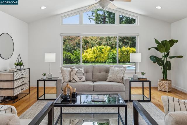 1450 Finley Ln, Alamo CA: https://media.crmls.org/mediaz/b8ac8fdb-2702-43cf-878e-8e0c421e69fb.jpg