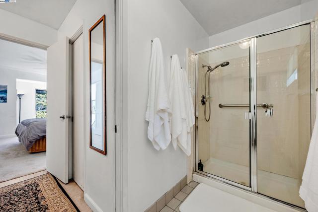 1923 Green Valley Rd, Alamo CA: https://media.crmls.org/mediaz/b8ae11bc-2023-4909-98c1-d865e6b50a0f.jpg
