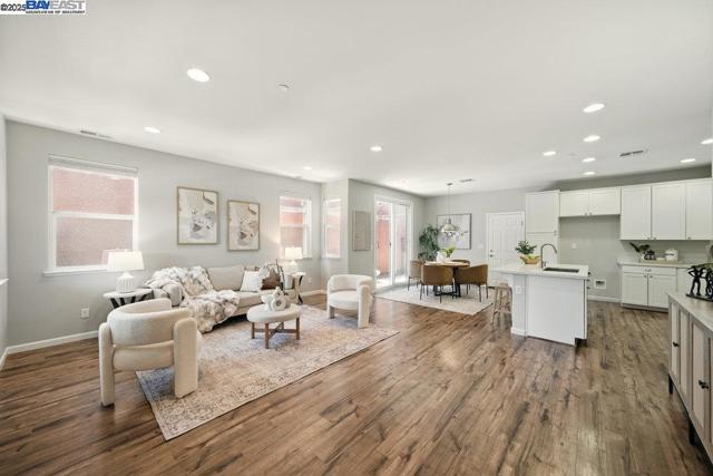 218 Stratus Cmn, Livermore CA: https://media.crmls.org/mediaz/b8af2081-1b09-4f21-a352-15b1959d84d2.jpg