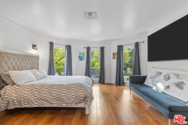 2240 Hillhurst Avenue, Los Angeles CA: https://media.crmls.org/mediaz/b8af75da-0d7a-474c-aa35-4f2a60915a6a.jpg