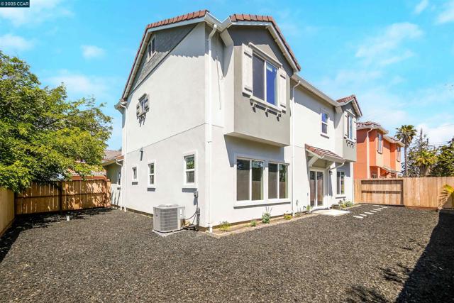 2722 Cowell Rd, Concord CA: https://media.crmls.org/mediaz/b8afa10f-ff65-4ea3-870c-844716a52f4f.jpg