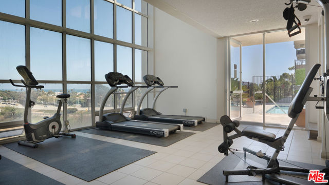23901 Civic Center Way, Malibu CA: https://media.crmls.org/mediaz/b8afaa6e-7525-4d7f-8dbc-8bfd4dfdb330.jpg
