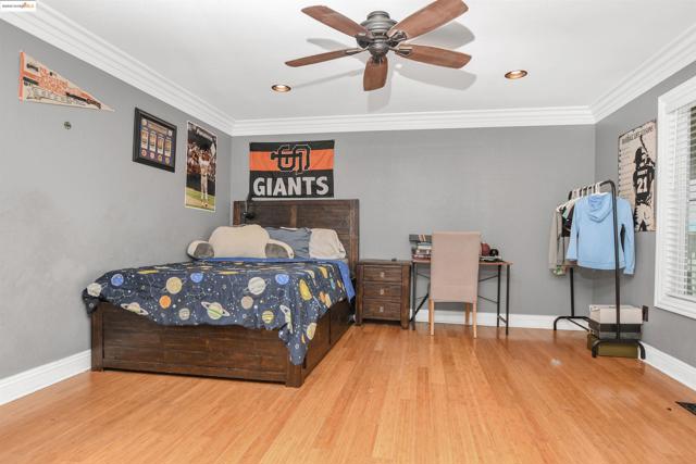 4828 Sellers Ave, Brentwood CA: https://media.crmls.org/mediaz/b8b0dac6-10b2-41c7-a84b-901439269419.jpg