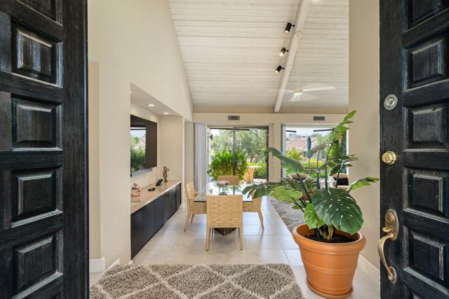 34890 Mission Hills Drive, Rancho Mirage CA: https://media.crmls.org/mediaz/b8b138fc-426b-44ce-971a-fe457c22a1f1.jpg
