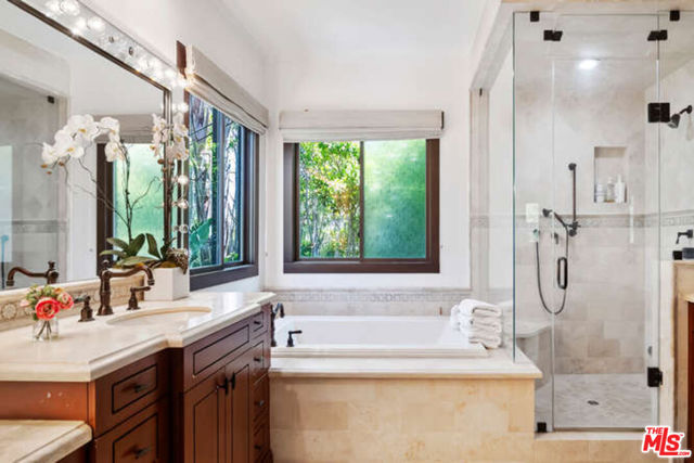 14318 Valley Vista Boulevard, Sherman Oaks CA: https://media.crmls.org/mediaz/b8b1b14a-c42d-4fc8-840f-d55e982341b6.jpg