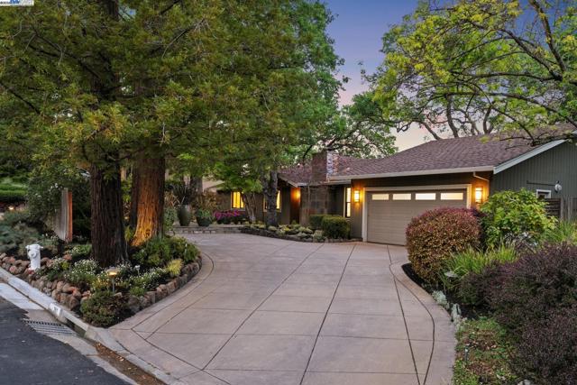 361 Castle Crest Rd, Alamo CA: https://media.crmls.org/mediaz/b8b1e9cd-57db-42fc-8167-c4398f21a556.jpg