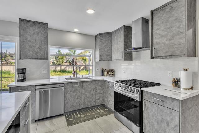 Detail Gallery Image 10 of 57 For 1935 Jasmine St, El Cajon,  CA 92021 - 4 Beds | 2/1 Baths