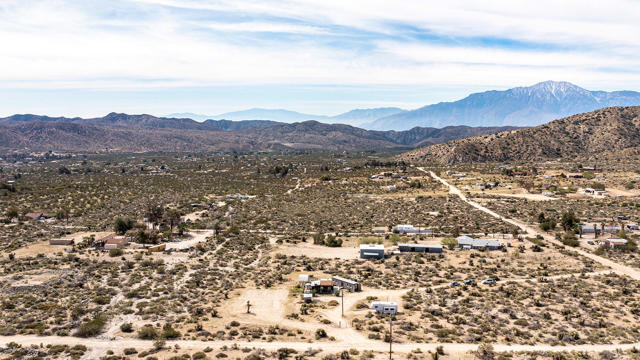 9223 N Star Trail, Morongo Valley CA: https://media.crmls.org/mediaz/b8b28ff3-4cf0-474c-98f1-73cc04489e21.jpg