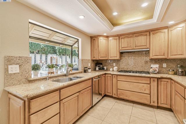38957 Altura Street, Fremont CA: https://media.crmls.org/mediaz/b8b2a94c-eb80-4476-8472-b7369e0fcdf0.jpg